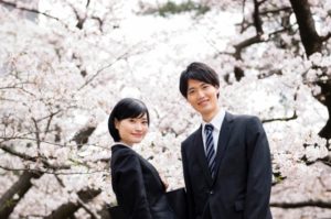 大学の入学式を控えている男女必見!スーツの相場&どこで買えばいいかの疑問を解決