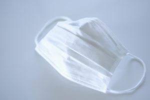 実際どうなの?マスクの下にファンデーションは肌に悪い?!