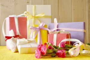 手抜きがバレる?母の日に実母と義母に同じ贈り物はダメなのか