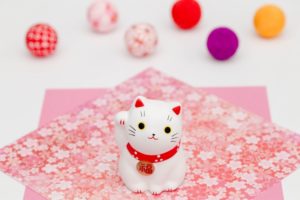 招き猫体質の人のオーラや特徴とは?生まれつきではなく誰でもなれる!