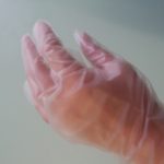 使い捨て手袋はどこに売ってる?新型コロナ感染対策なら外し方が大切