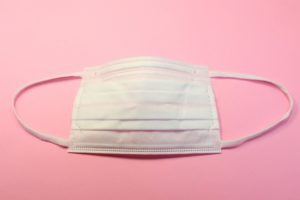 マスクが最初から臭い!着用後も臭い!それぞれの原因と改善方法とは