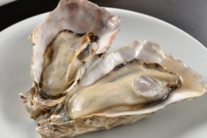 牡蠣のむき身と殻付きの鮮度の見分け方！消費期限は加熱用と生食用で違うもの？