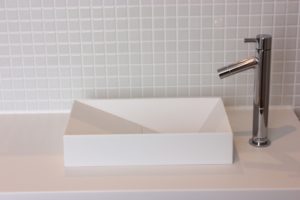 洗面所の水は飲めるもの?家とホテルとデパートで違いはあるの?