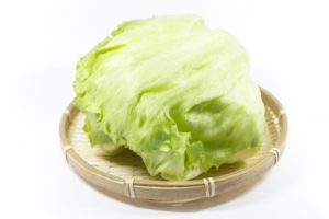 レタスの外側の葉は生で食べられるの？農薬が付いてるって本当？