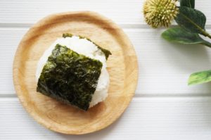 海苔に裏表があるの？おにぎりや手巻き寿司に使う向きや代用品は？