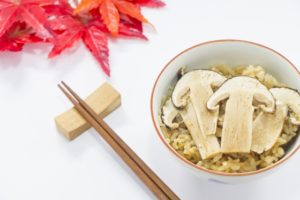 松茸と椎茸の違いは何?掛け合わせてできた松きのこの味や栄養、どこで買えるかも紹介